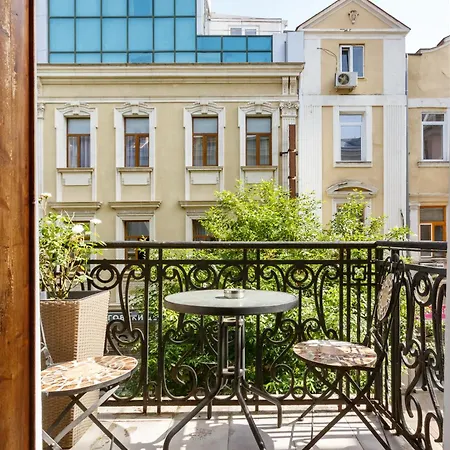 Apartment City Center Design 3 Bedroom Apartment *