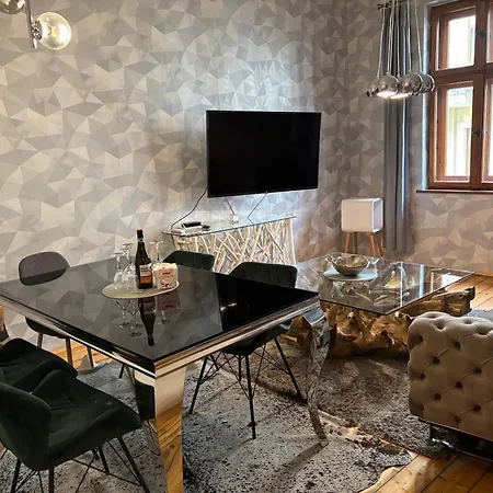 City Center Design 3 Bedroom Apartment *