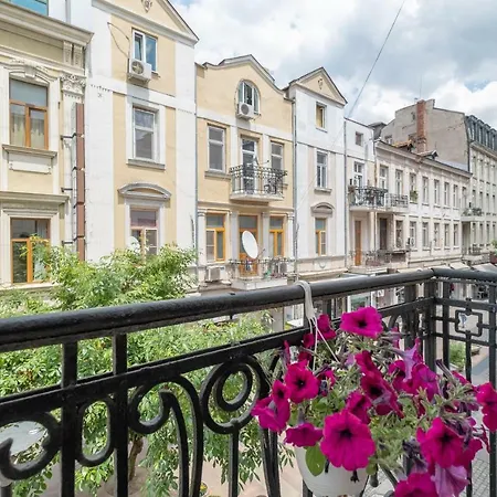 City Center Design 3 Bedroom Apartment Apartment