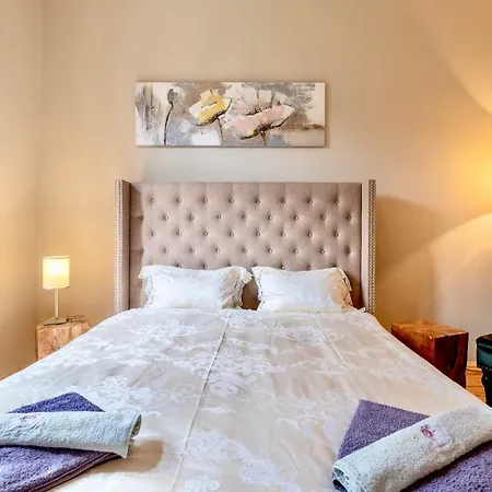 Apartment City Center Design 3 Bedroom Apartment *